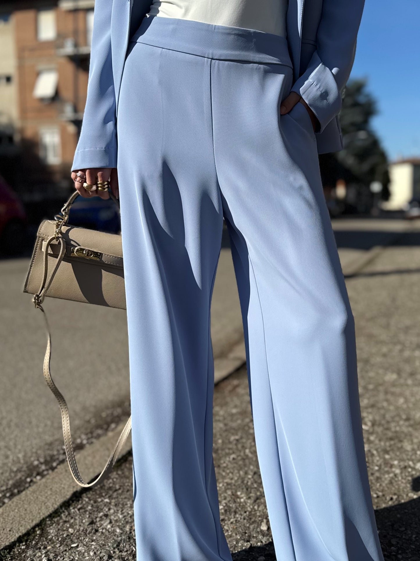 “TAILLEUR TESSUTO FLUIDO” Kontatto