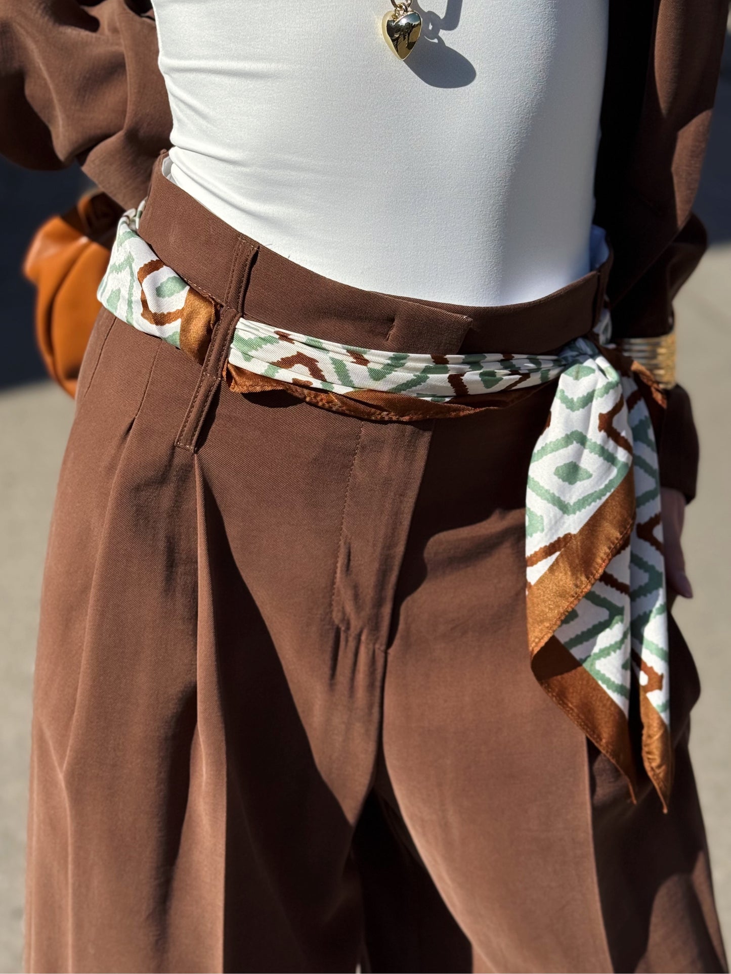 “PANTALONE FOULARD” Kontatto