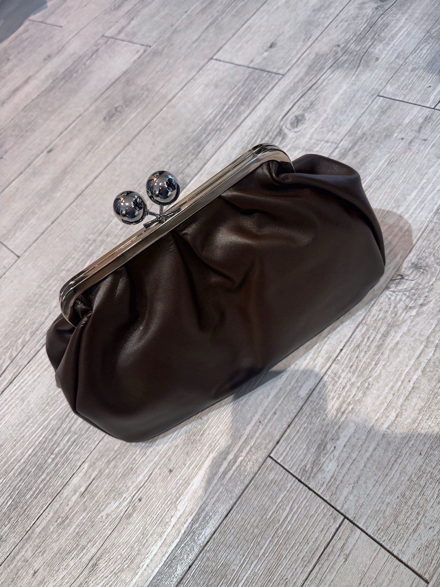 “CLUTCH IN PELLE”