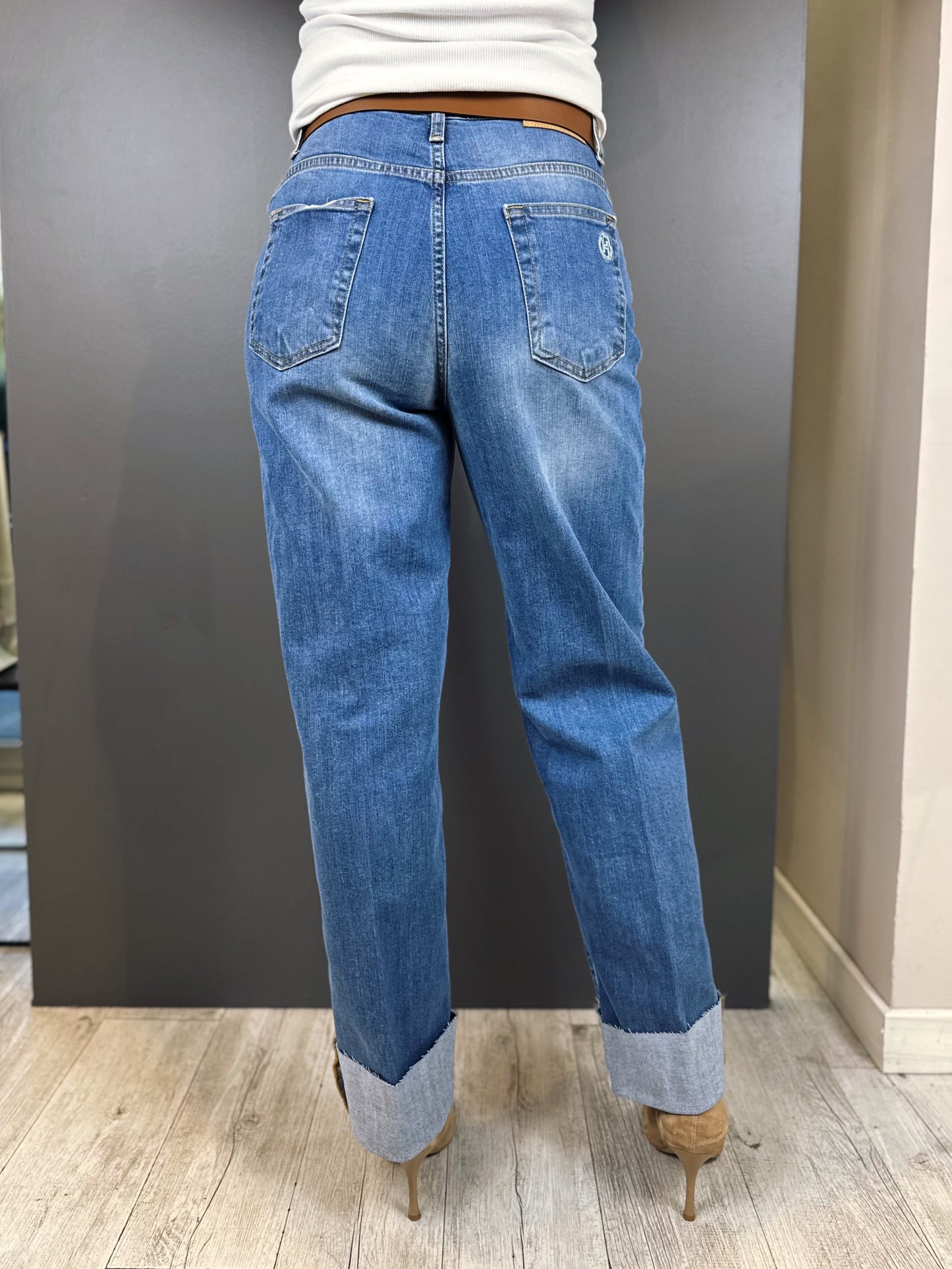 “JEANS MODELLO MANDY DENIM” Have one