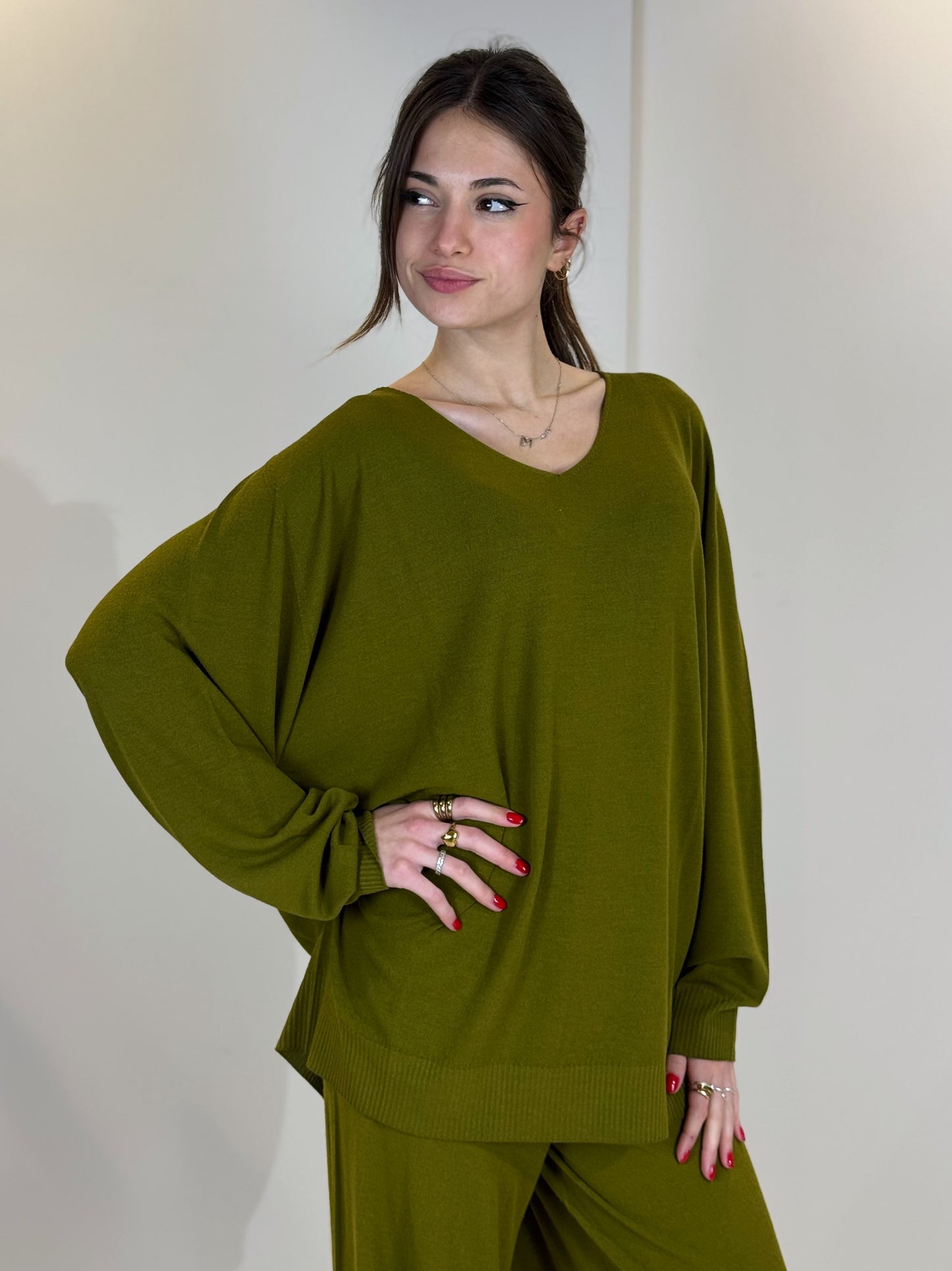 “MAGLIA SCOLLO V OVER” Kontatto