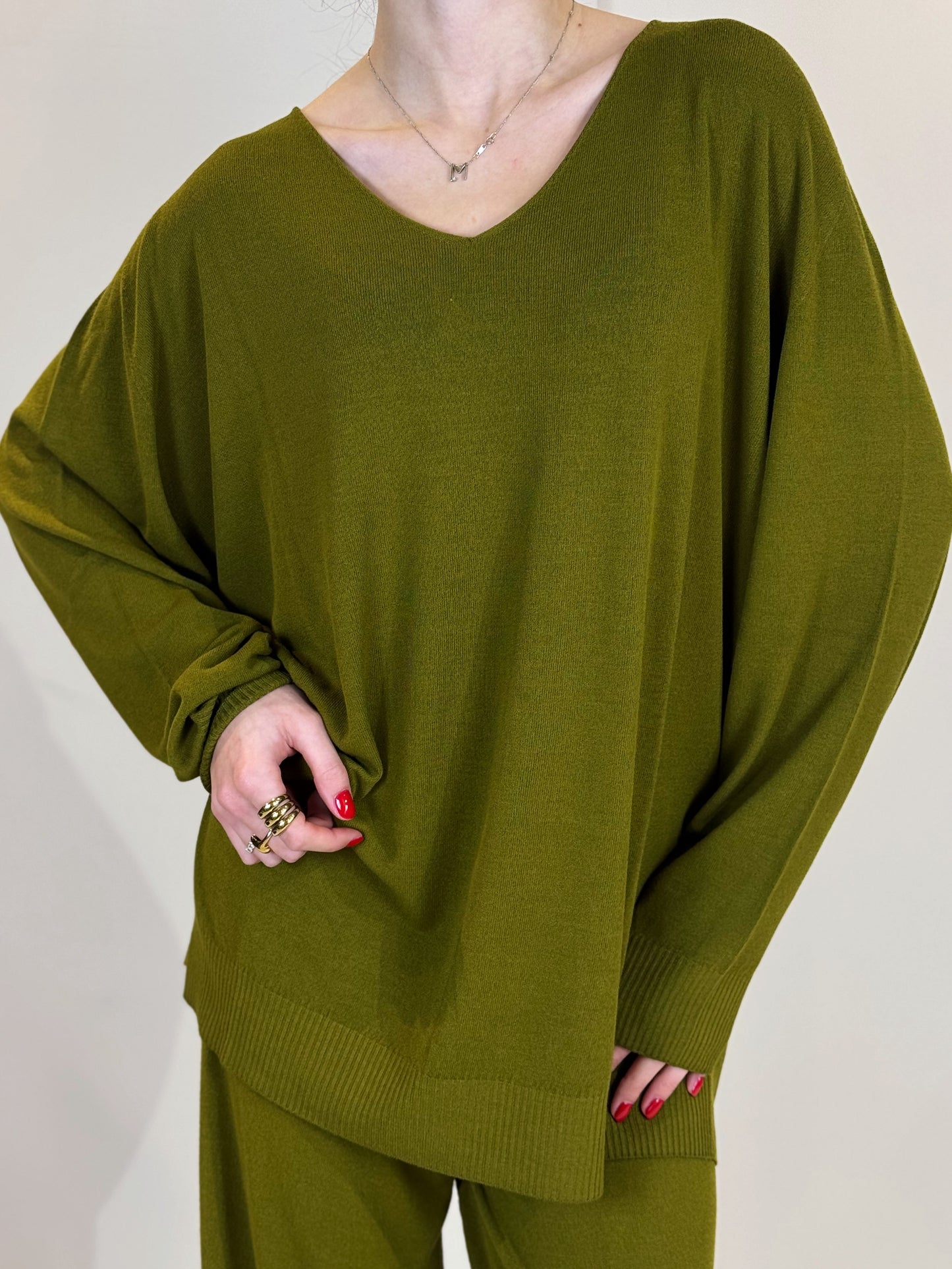 “MAGLIA SCOLLO V OVER” Kontatto
