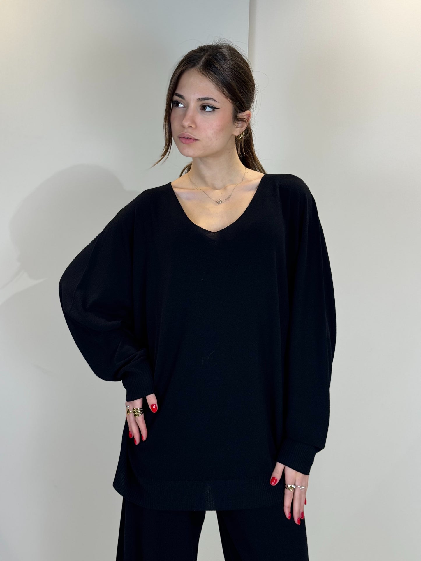 “MAGLIA SCOLLO V OVER” Kontatto