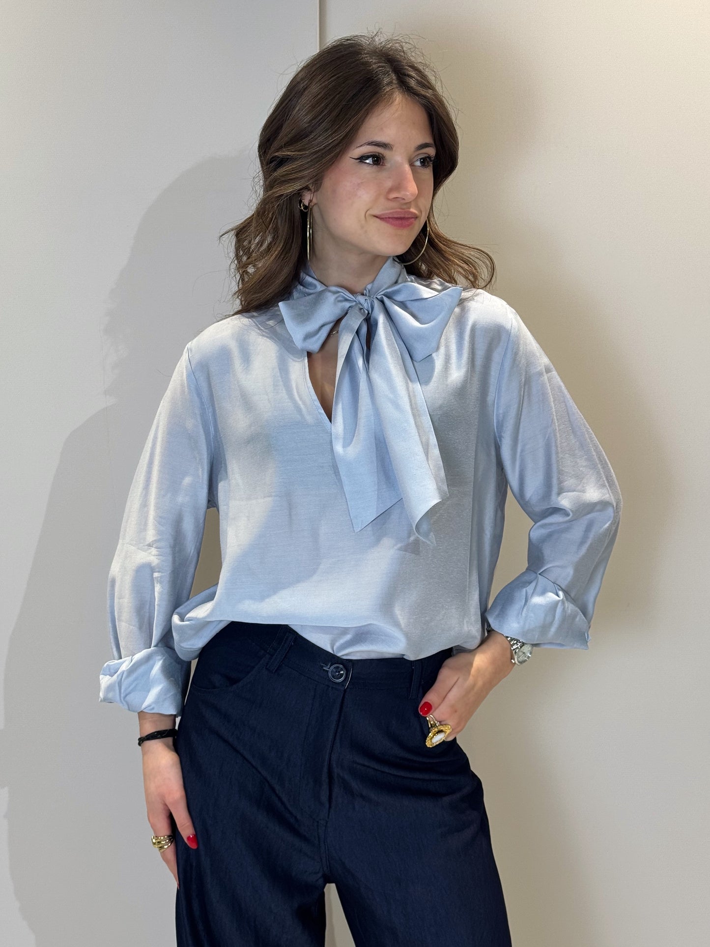 “CAMICIA SCOLLO A V” you decide