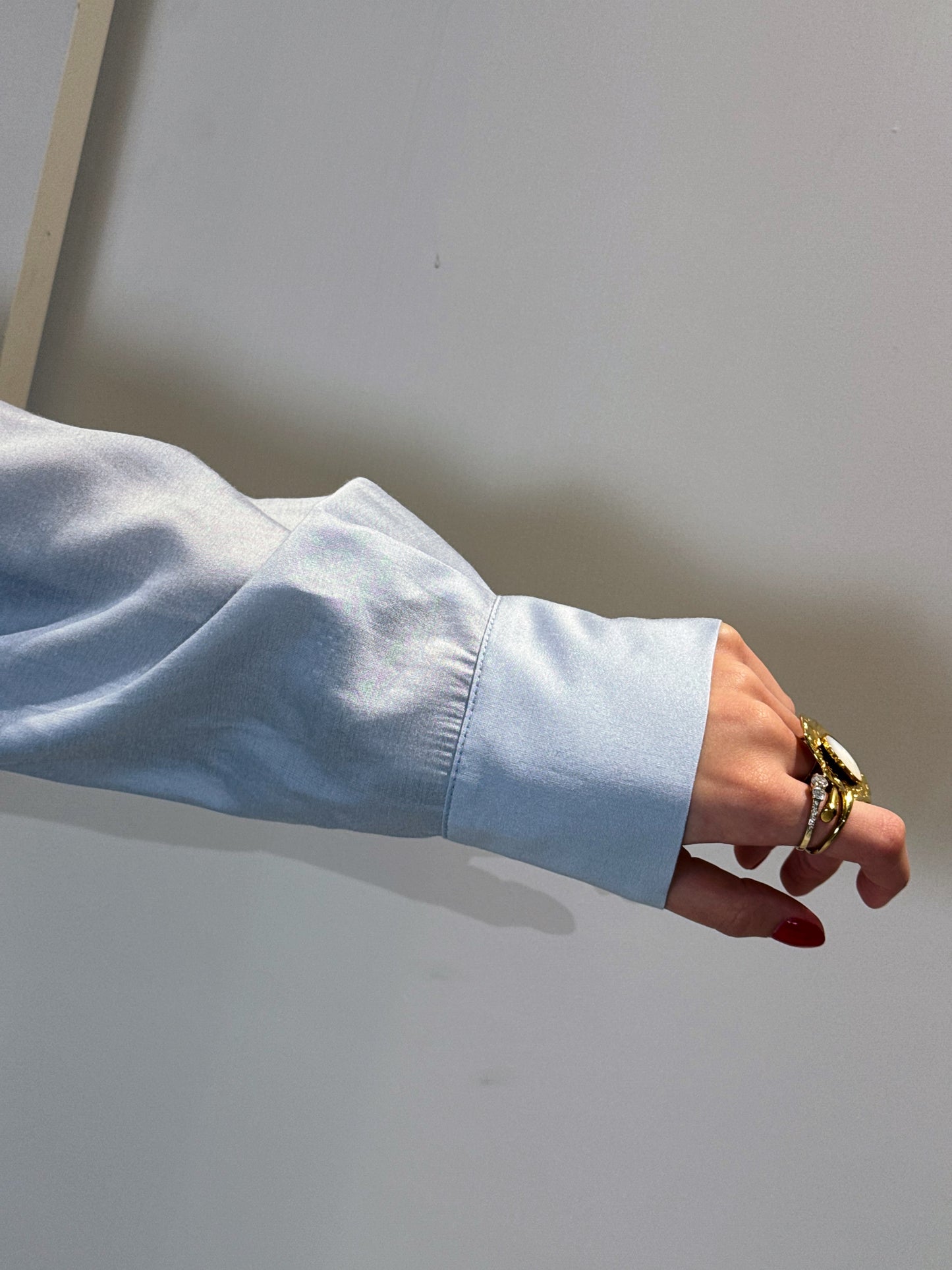 “CAMICIA SCOLLO A V” you decide