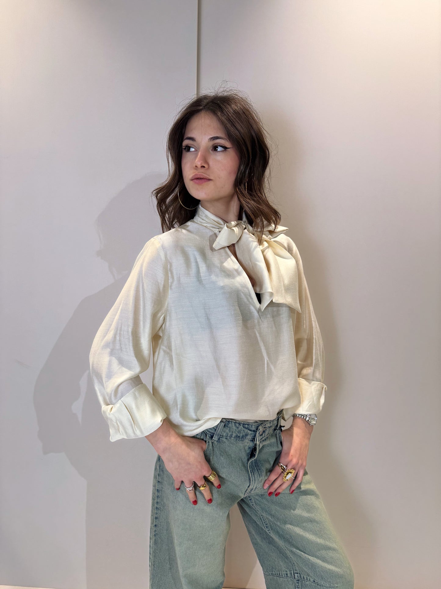 “CAMICIA SCOLLO A V” you decide