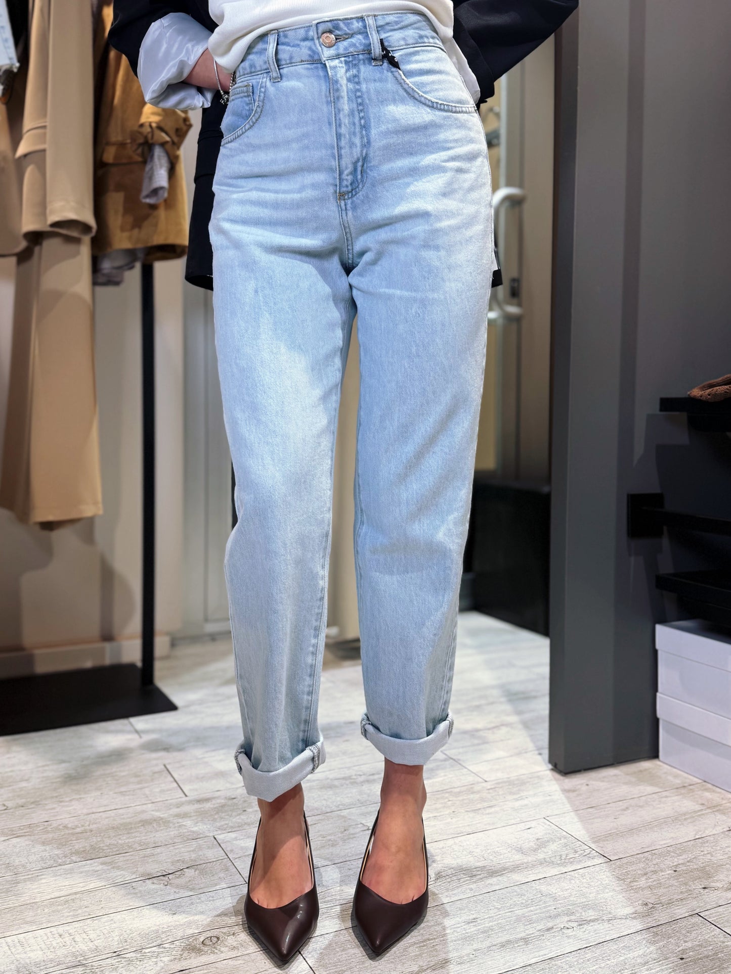 “JEANS LOUIS DENIM CHIARO” Have one