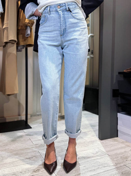 “JEANS LOUIS DENIM CHIARO” Have one