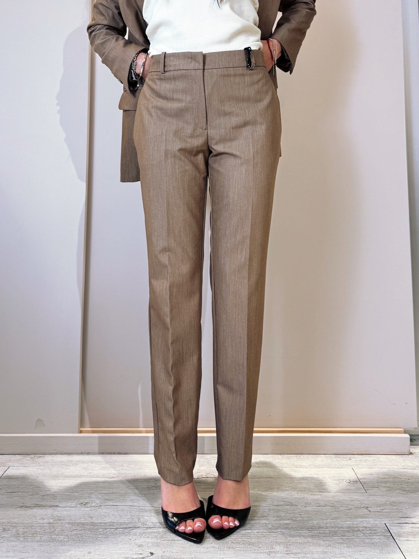 “PANTALONE SLIM” Have one