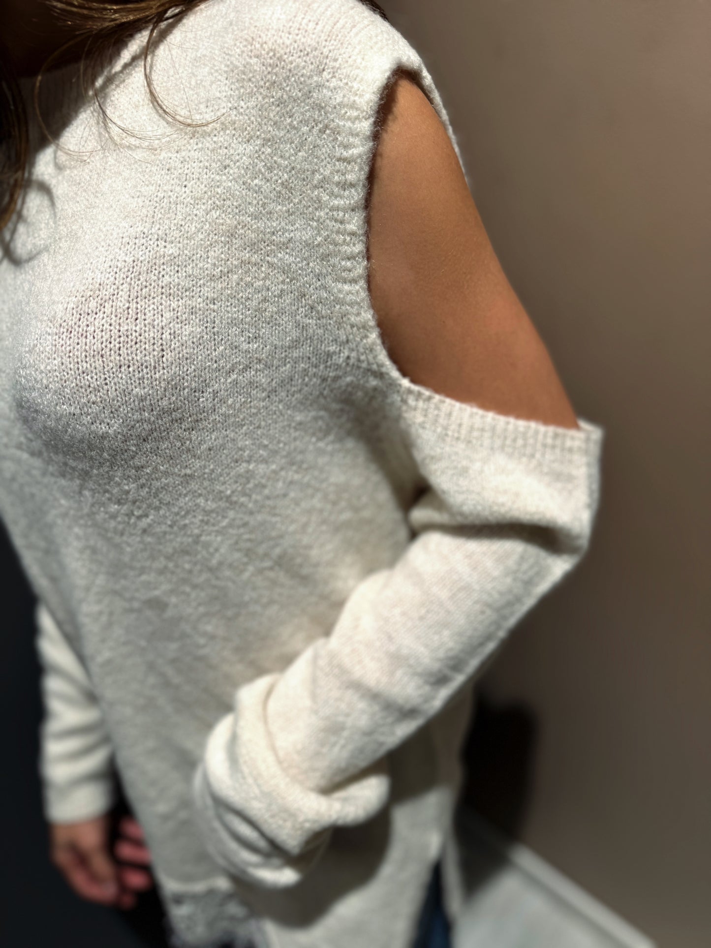 “MAGLIA CUT-OUT” have one