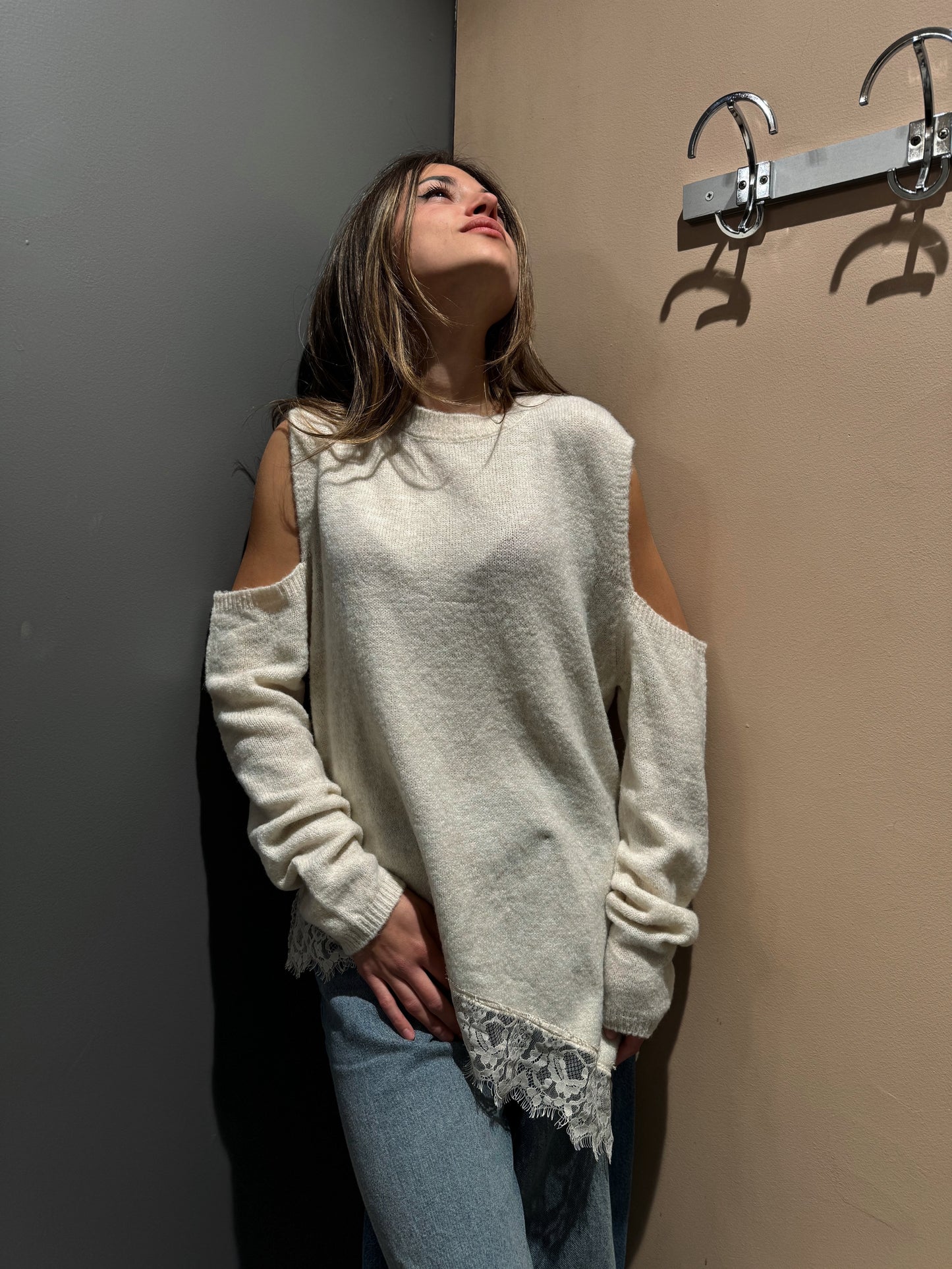 “MAGLIA CUT-OUT” have one