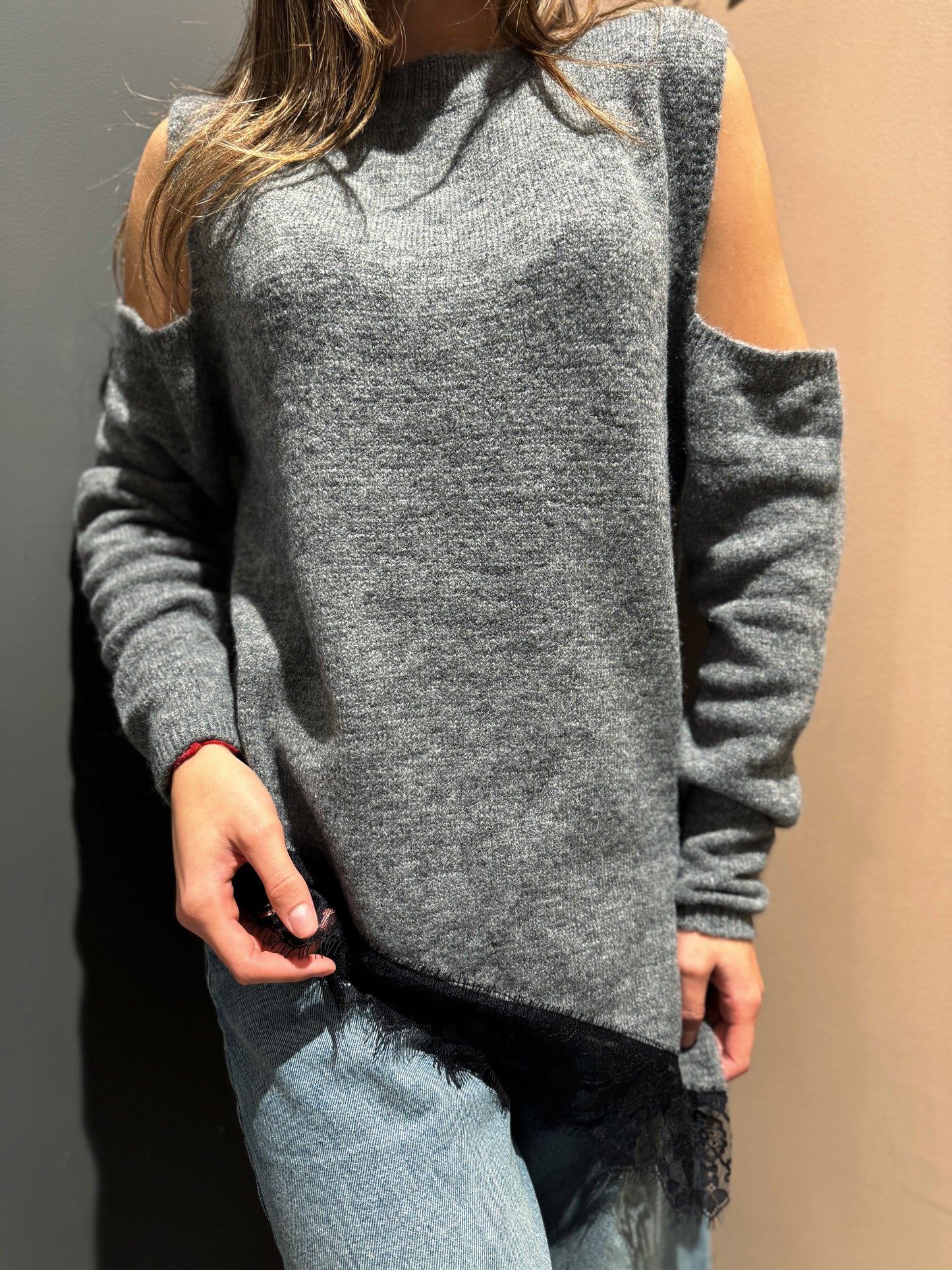 “MAGLIA CUT-OUT” have one