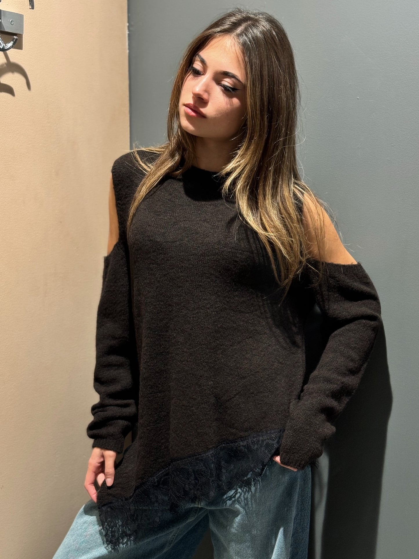 “MAGLIA CUT-OUT” have one