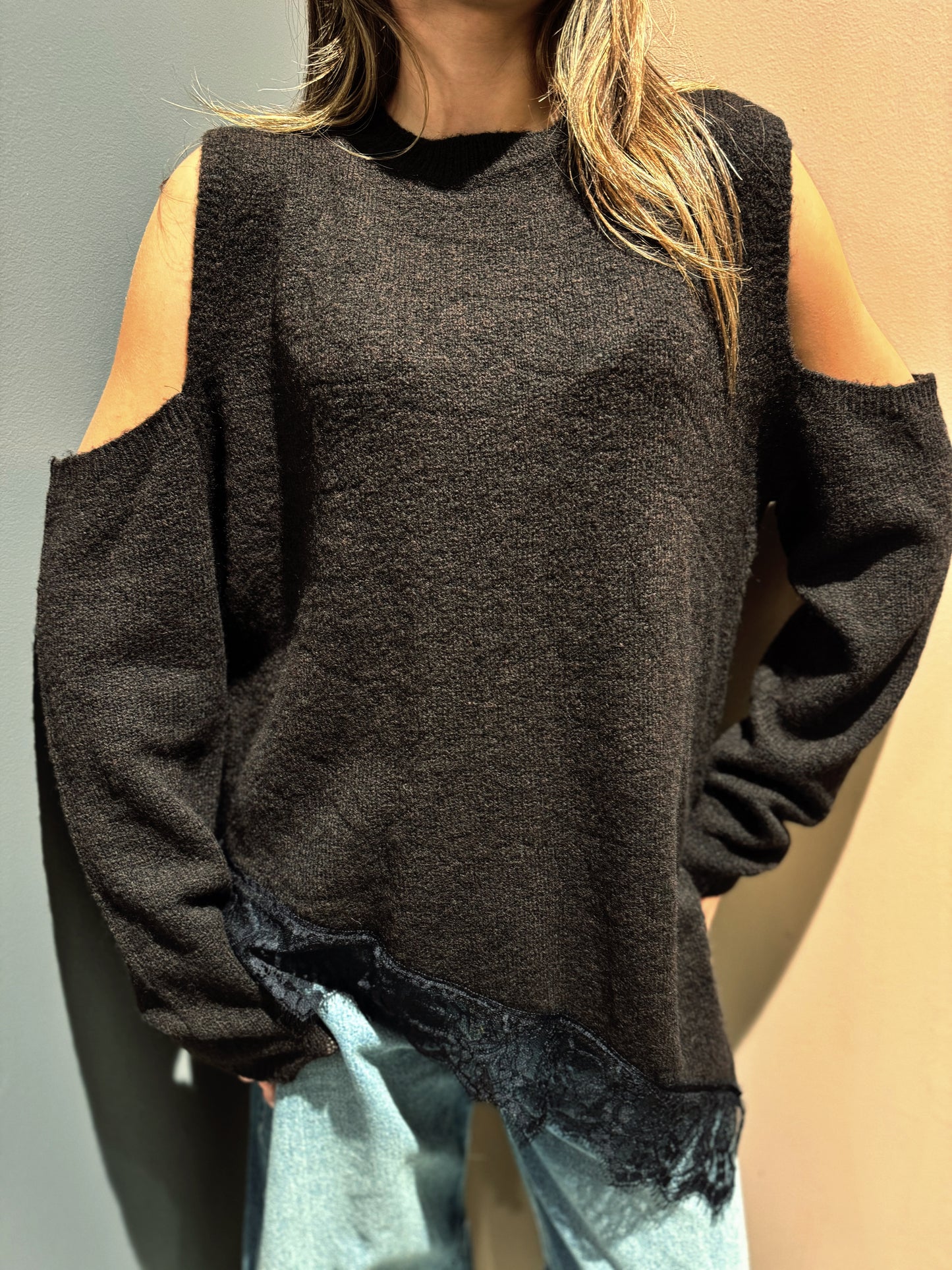 “MAGLIA CUT-OUT” have one