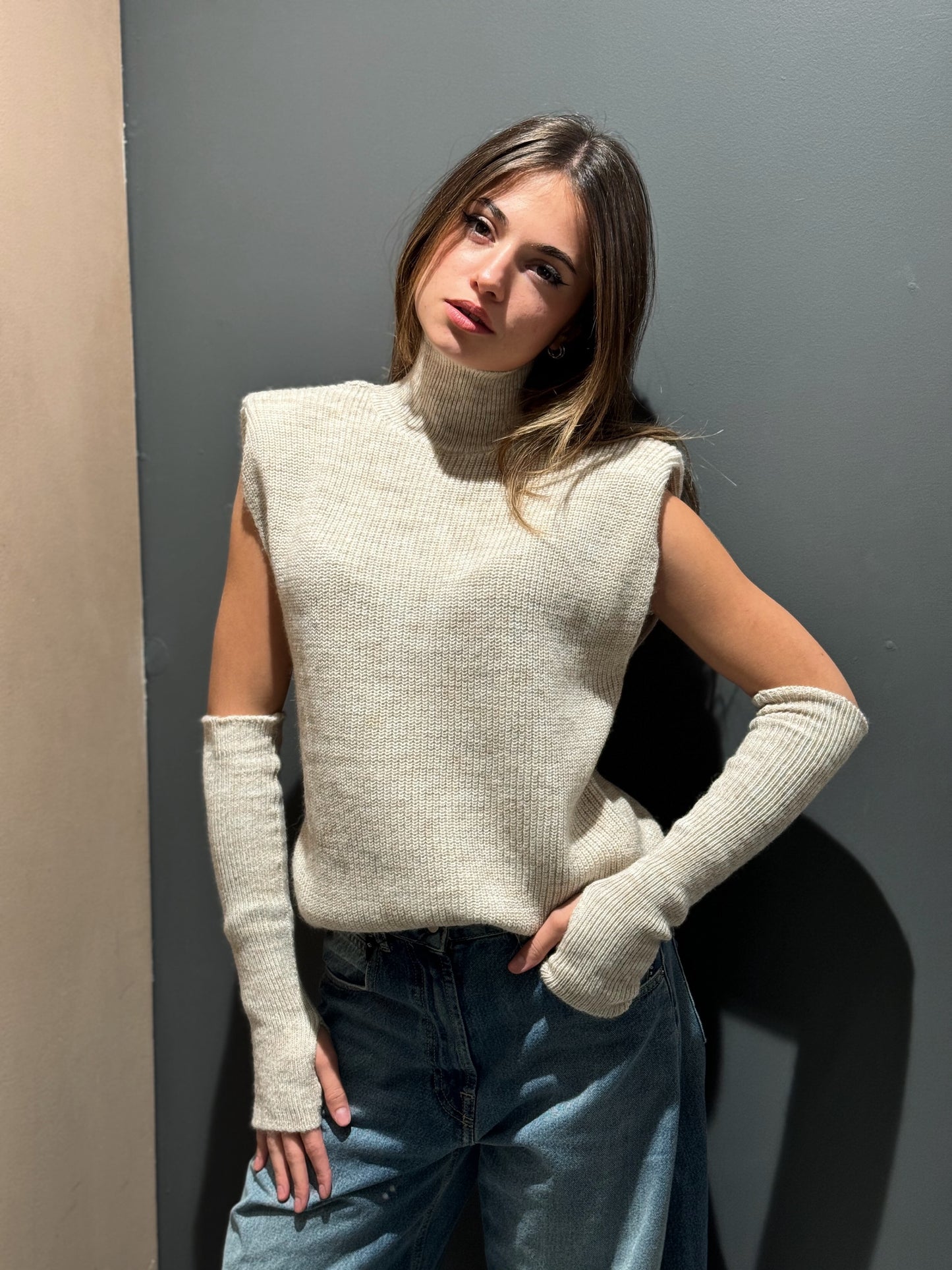 “GILET CON MANICOTTI” Kontatto