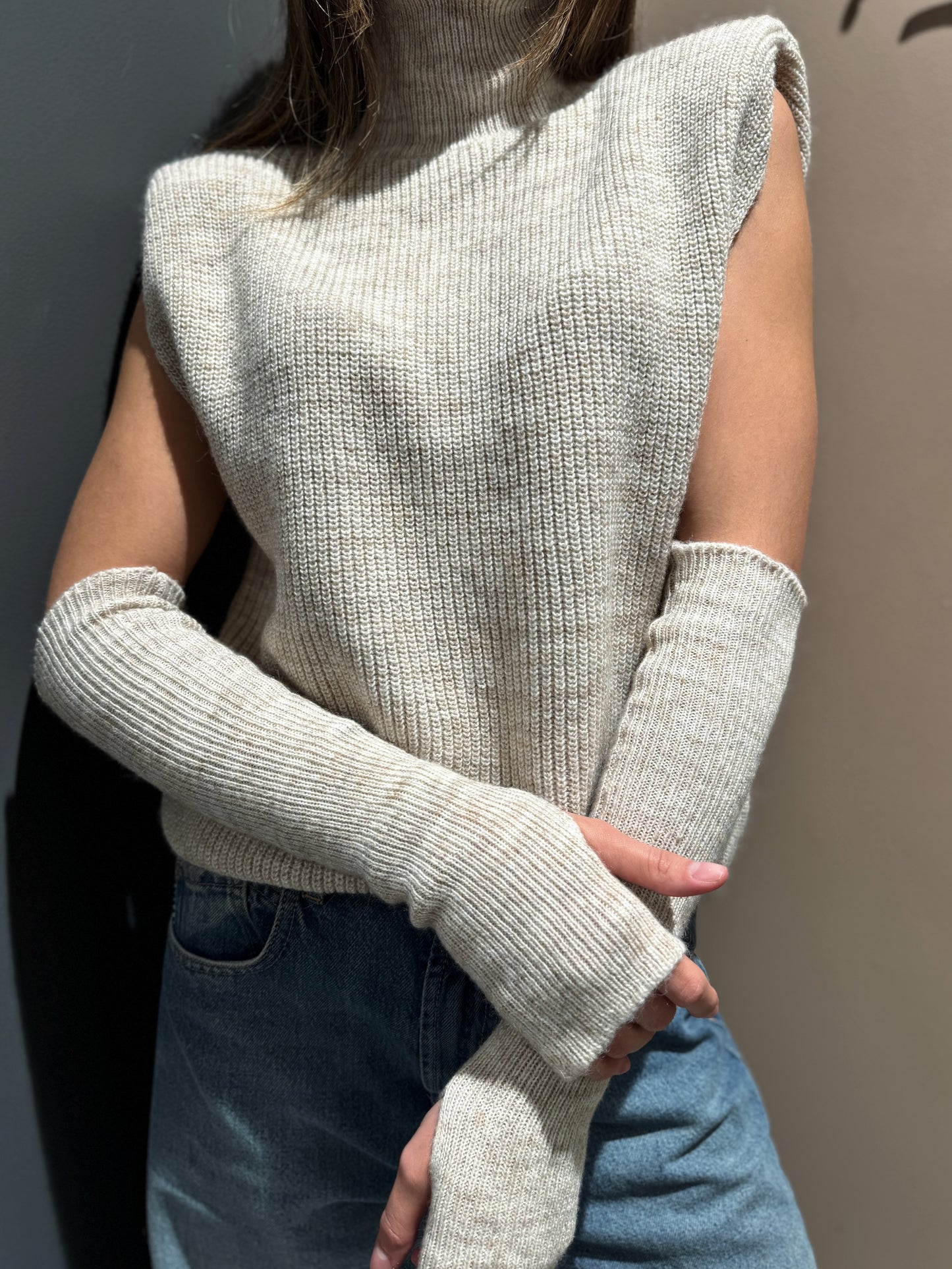 “GILET CON MANICOTTI” Kontatto