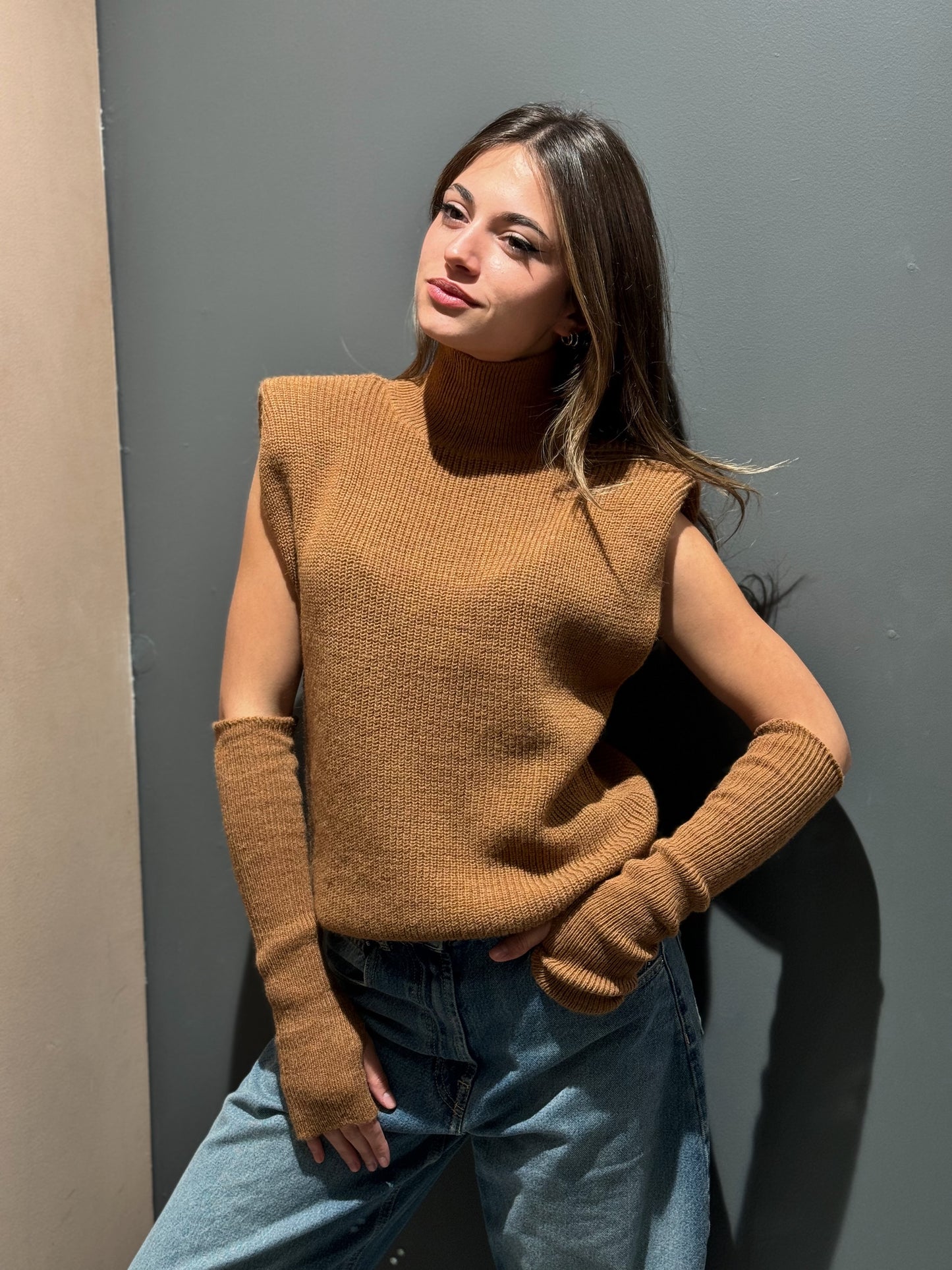 “GILET CON MANICOTTI” Kontatto