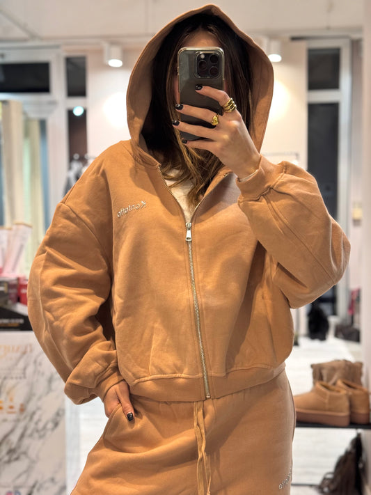 “FELPA CON CAPPUCCIO” Kontatto