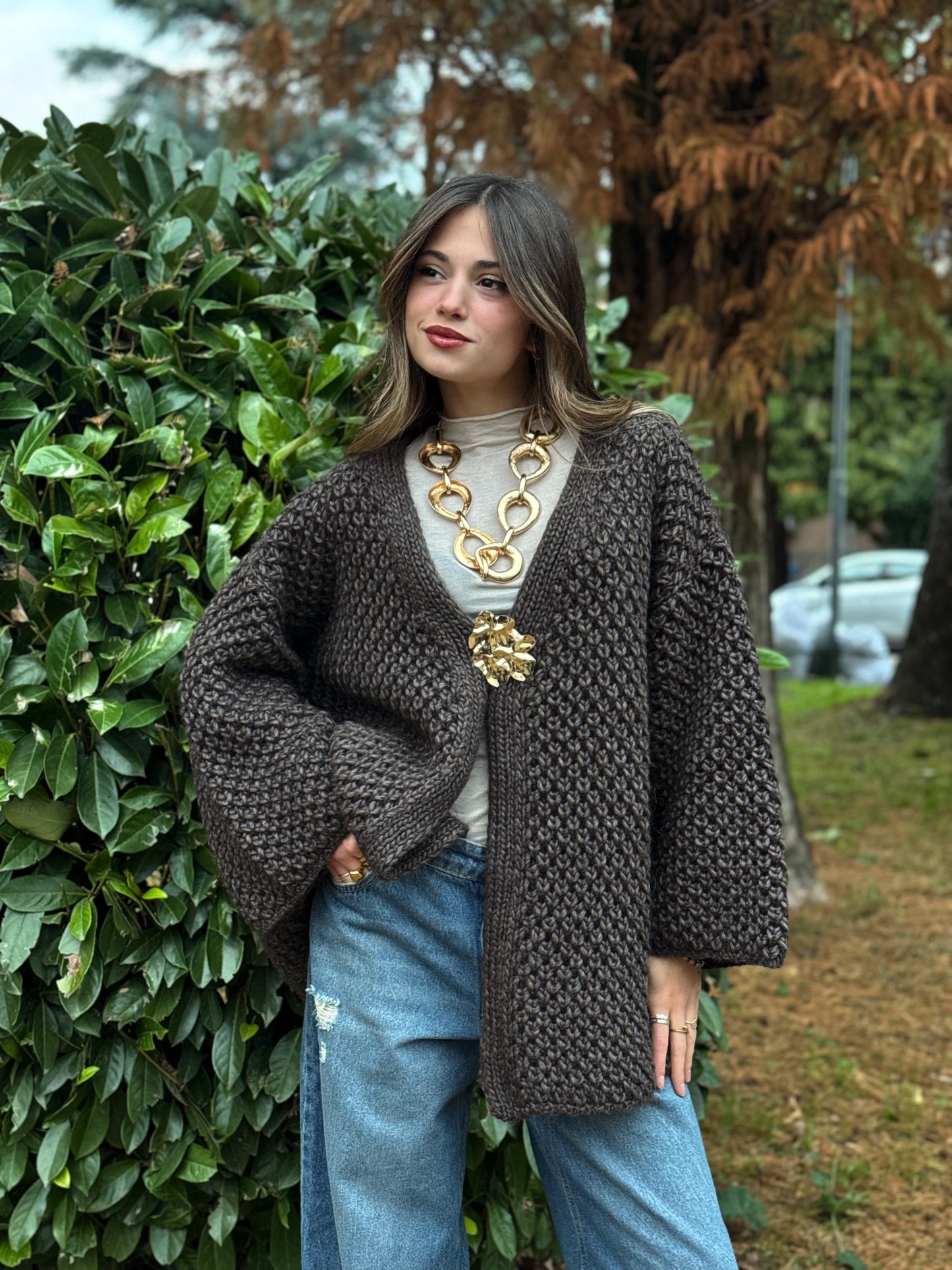 “CARDIGAN CON SPILLA” Kontatto