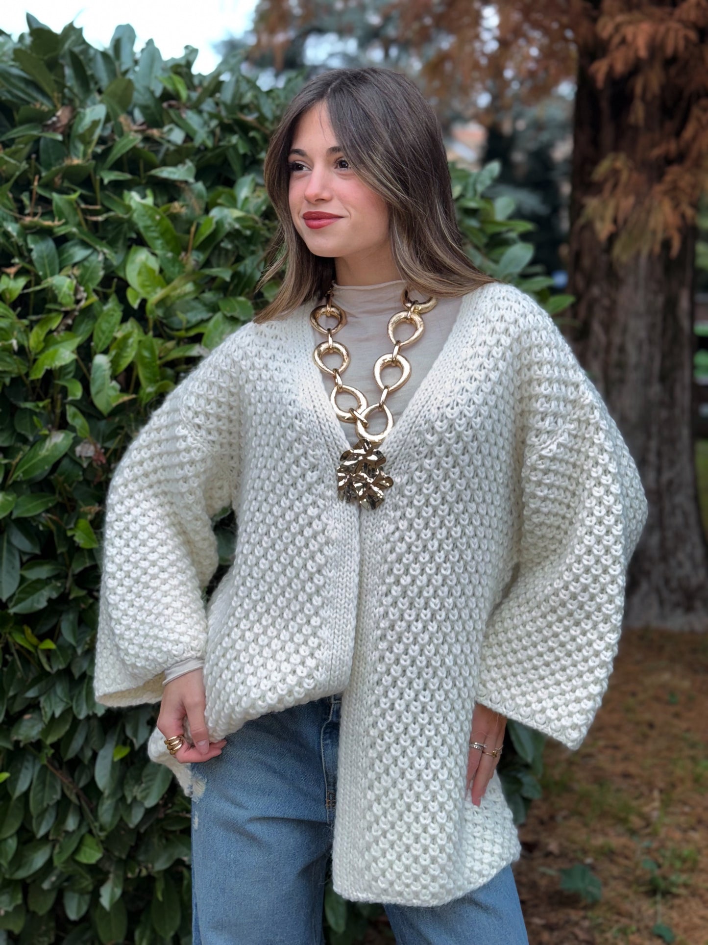 “CARDIGAN CON SPILLA” Kontatto