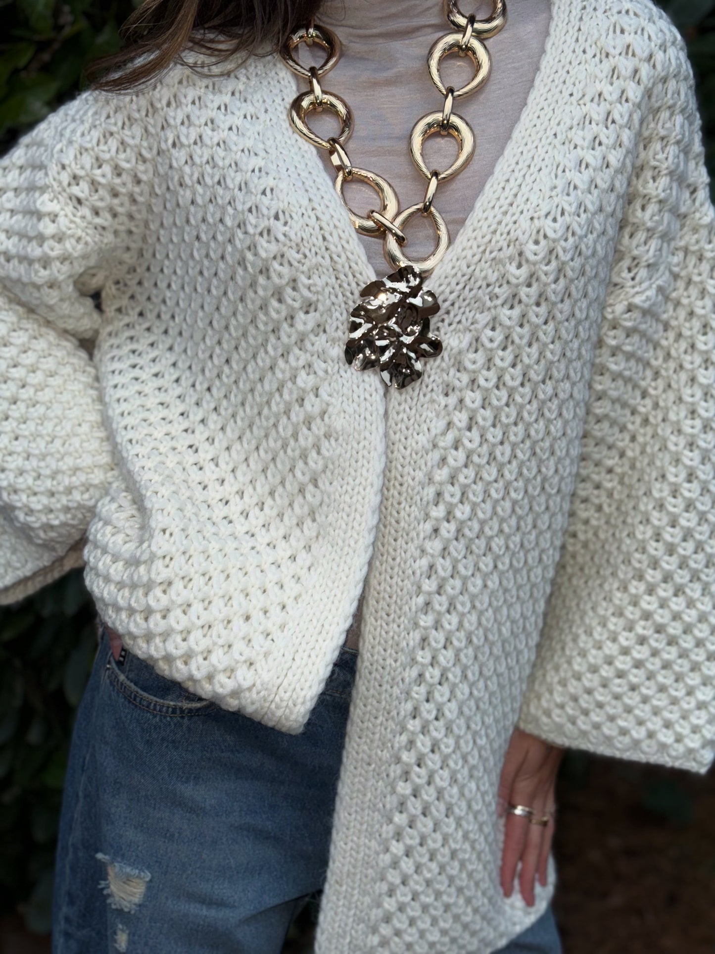 “CARDIGAN CON SPILLA” Kontatto