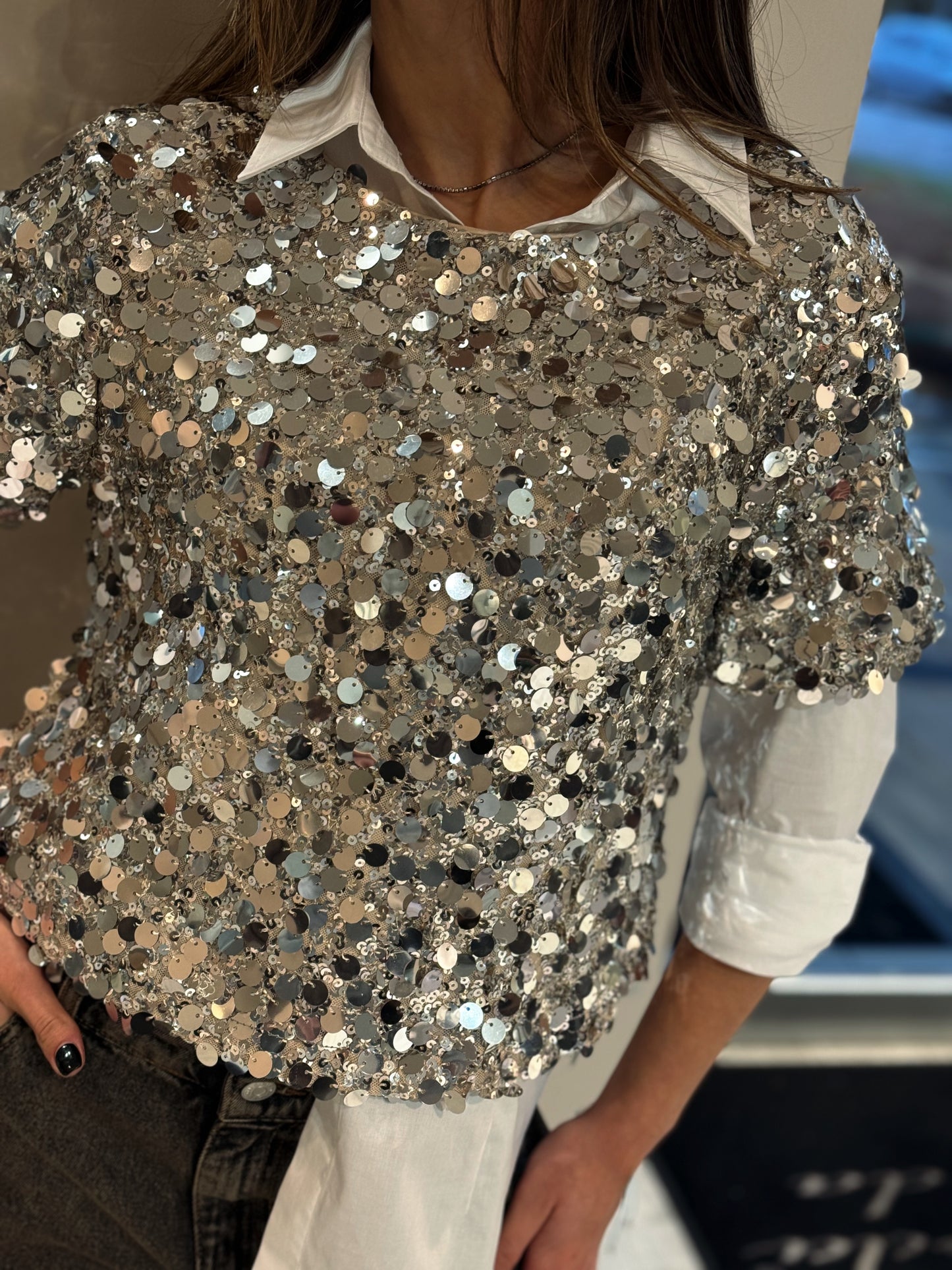 “MAGLIA IN PAILLETTES” have one