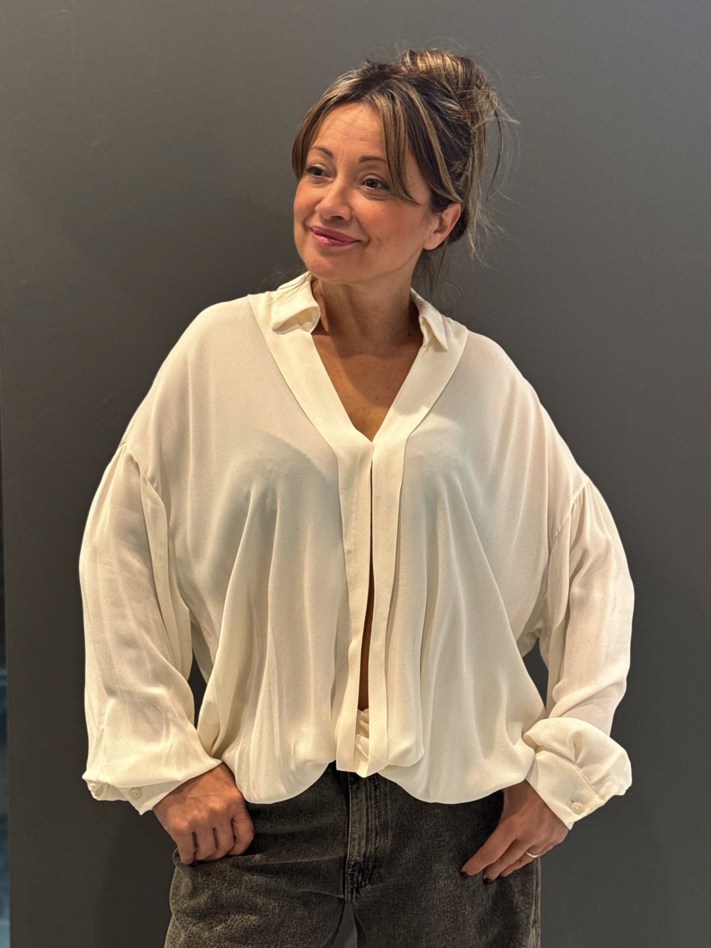 “BLUSA CON APERTURA” Kontatto