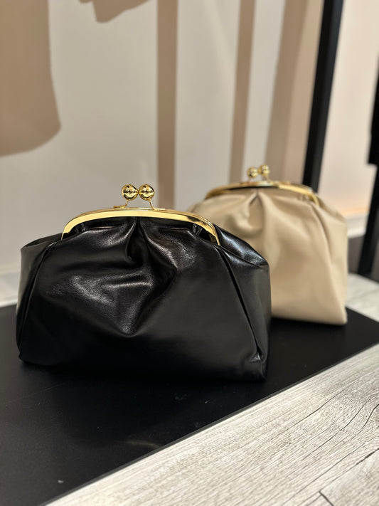 “CLUTCH IN PELLE”