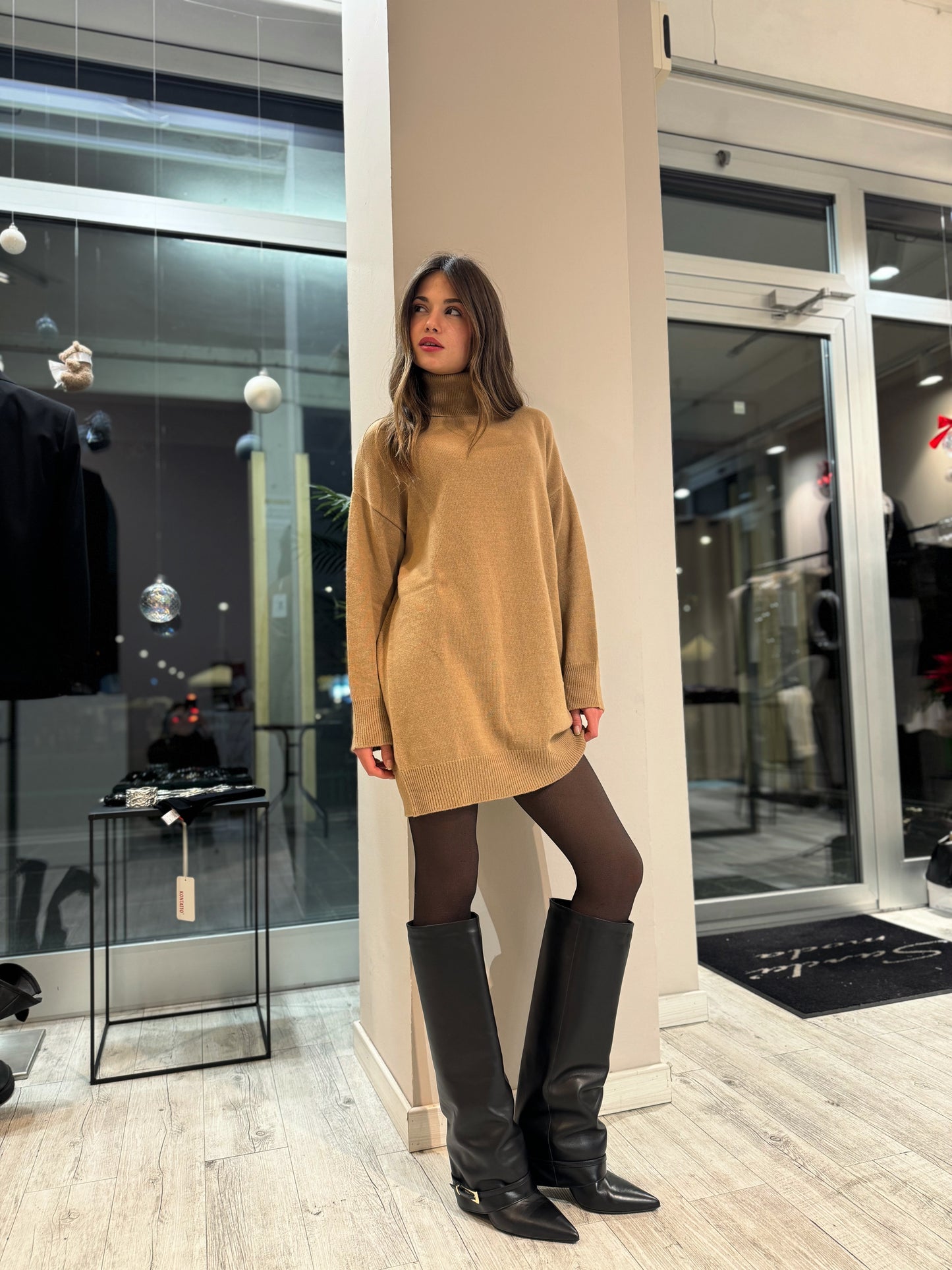 "MAGLIA/ABITO DOLCEVITA" kontatto