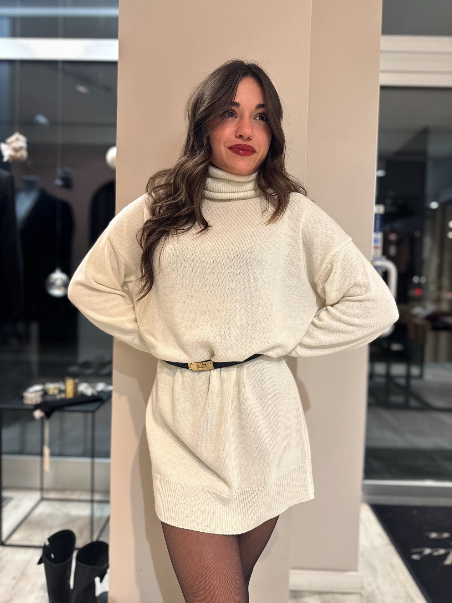 "MAGLIA/ABITO DOLCEVITA" kontatto