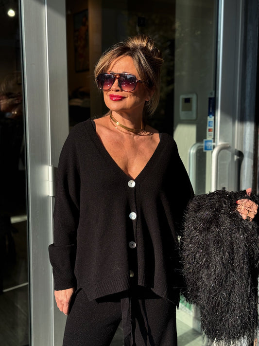 “CARDIGAN CON BOTTONI” kontatto