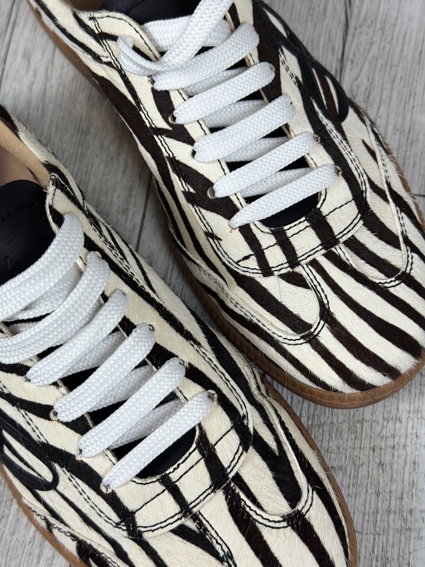 “SNEAKERS ZEBRATE” Ovyé