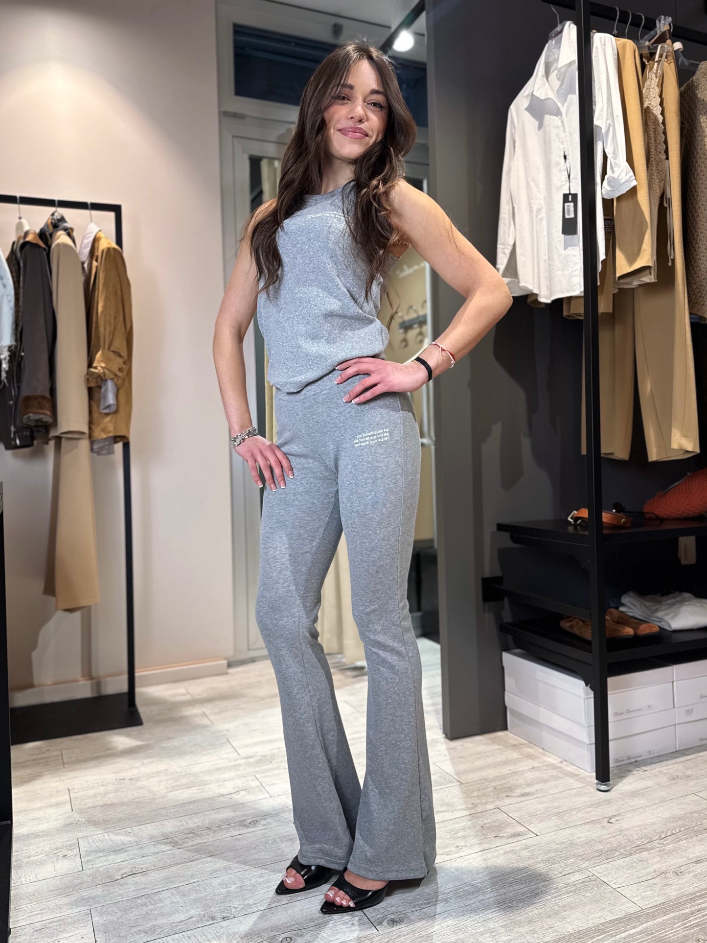 “PANTALONE COSTINA” Kontatto