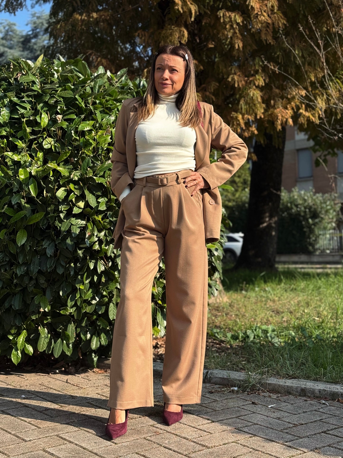 “PANTALONE CON CINTURA” Kontatto