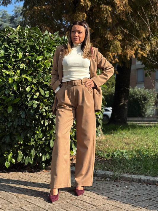 “PANTALONE CON CINTURA” Kontatto