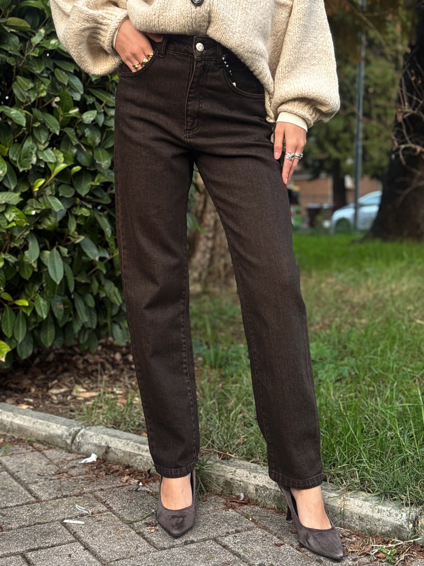 “JEANS MODELLO LOUIS BROWN” have one