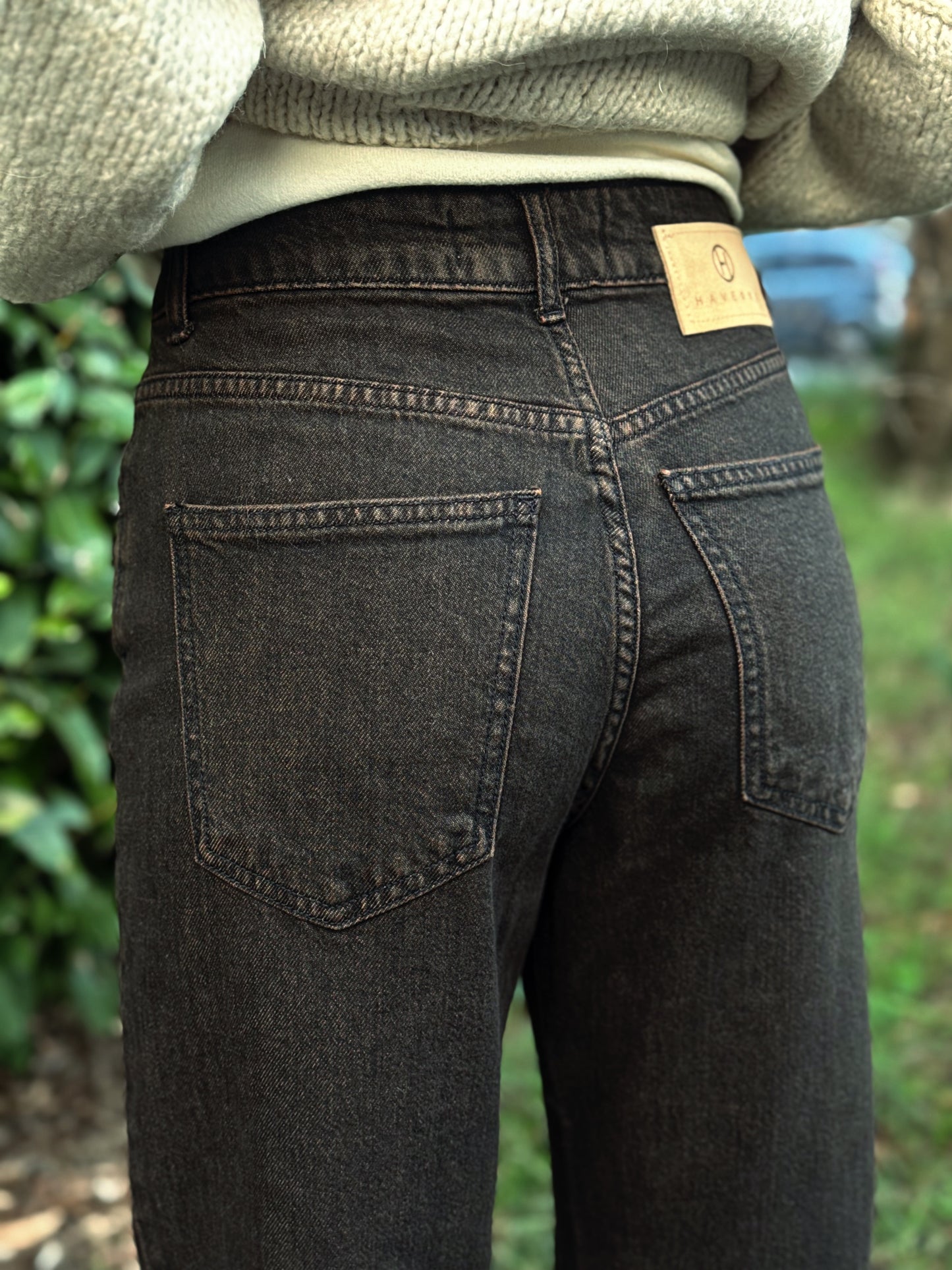 “JEANS MODELLO LOUIS BROWN” have one