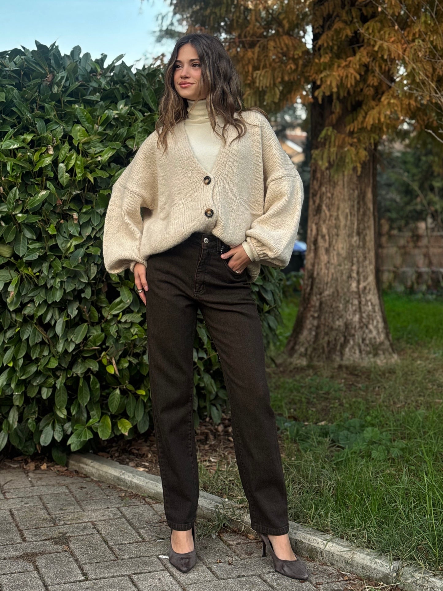 “JEANS MODELLO LOUIS BROWN” have one