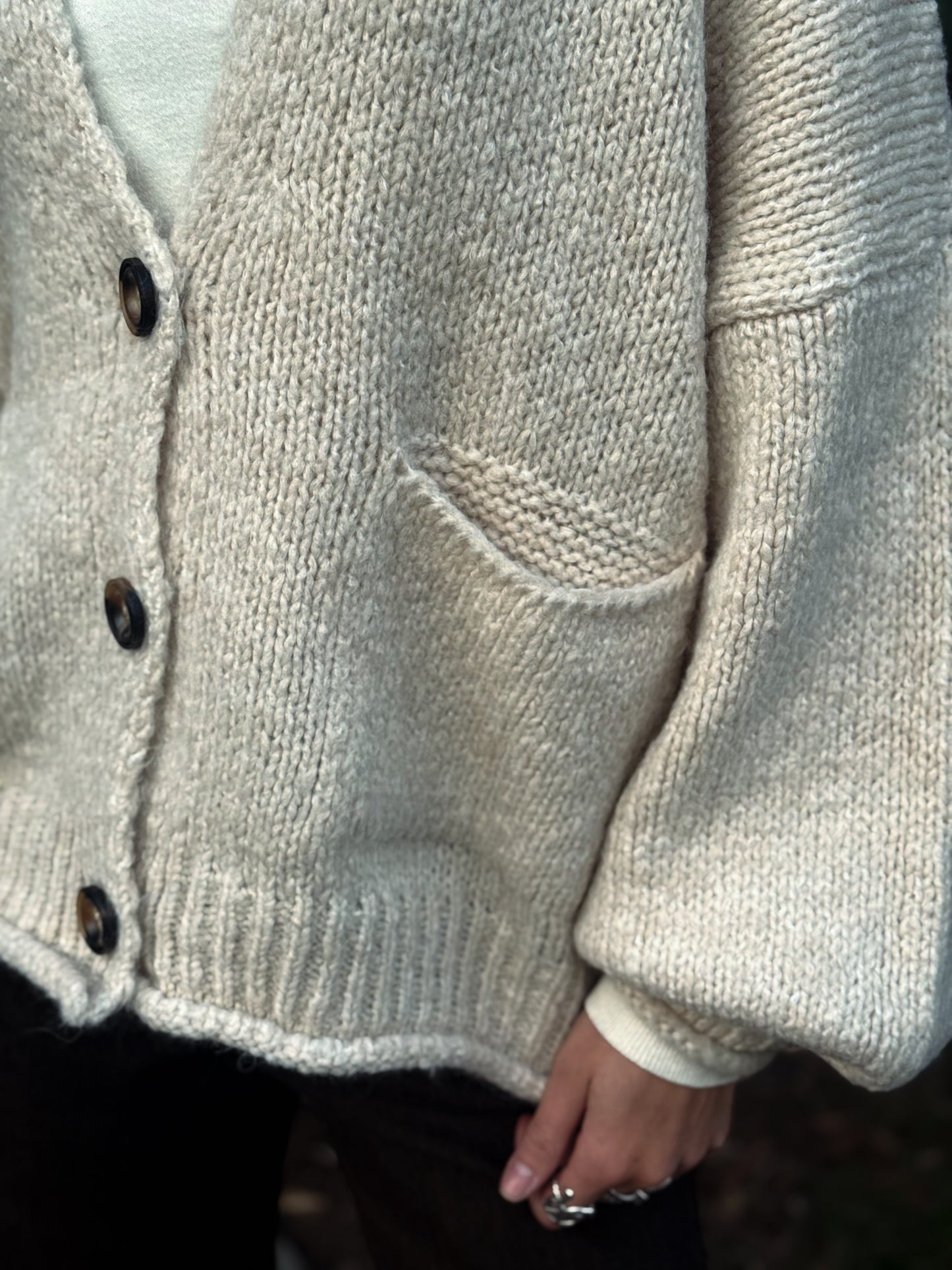 “CARDIGAN CON BOTTONI” Have one