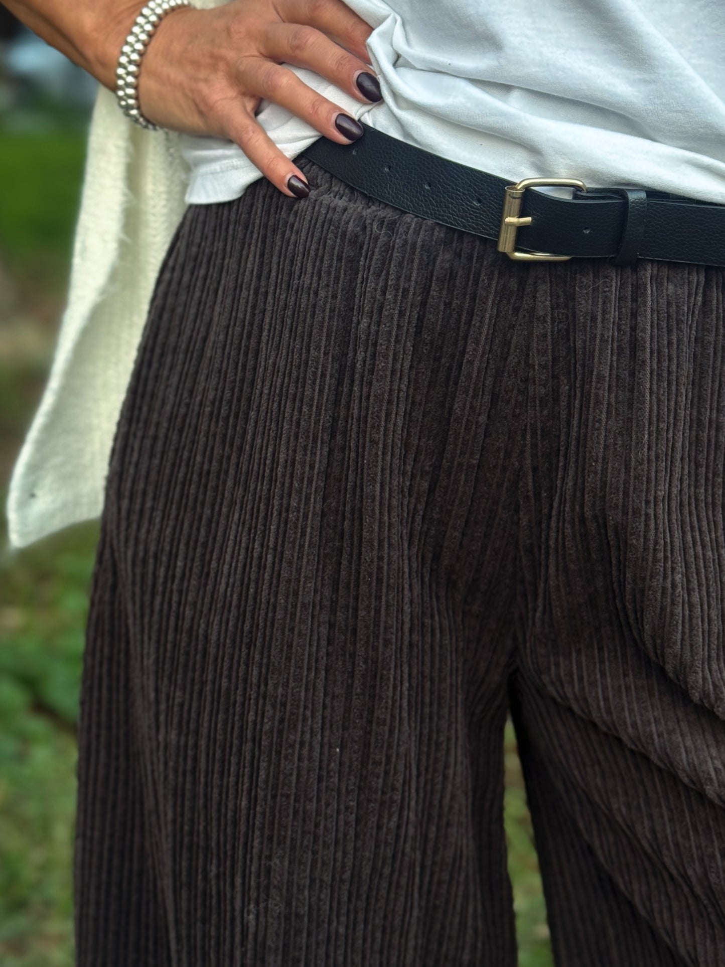 “PANTALONE A COSTE CON CINTURA” have one