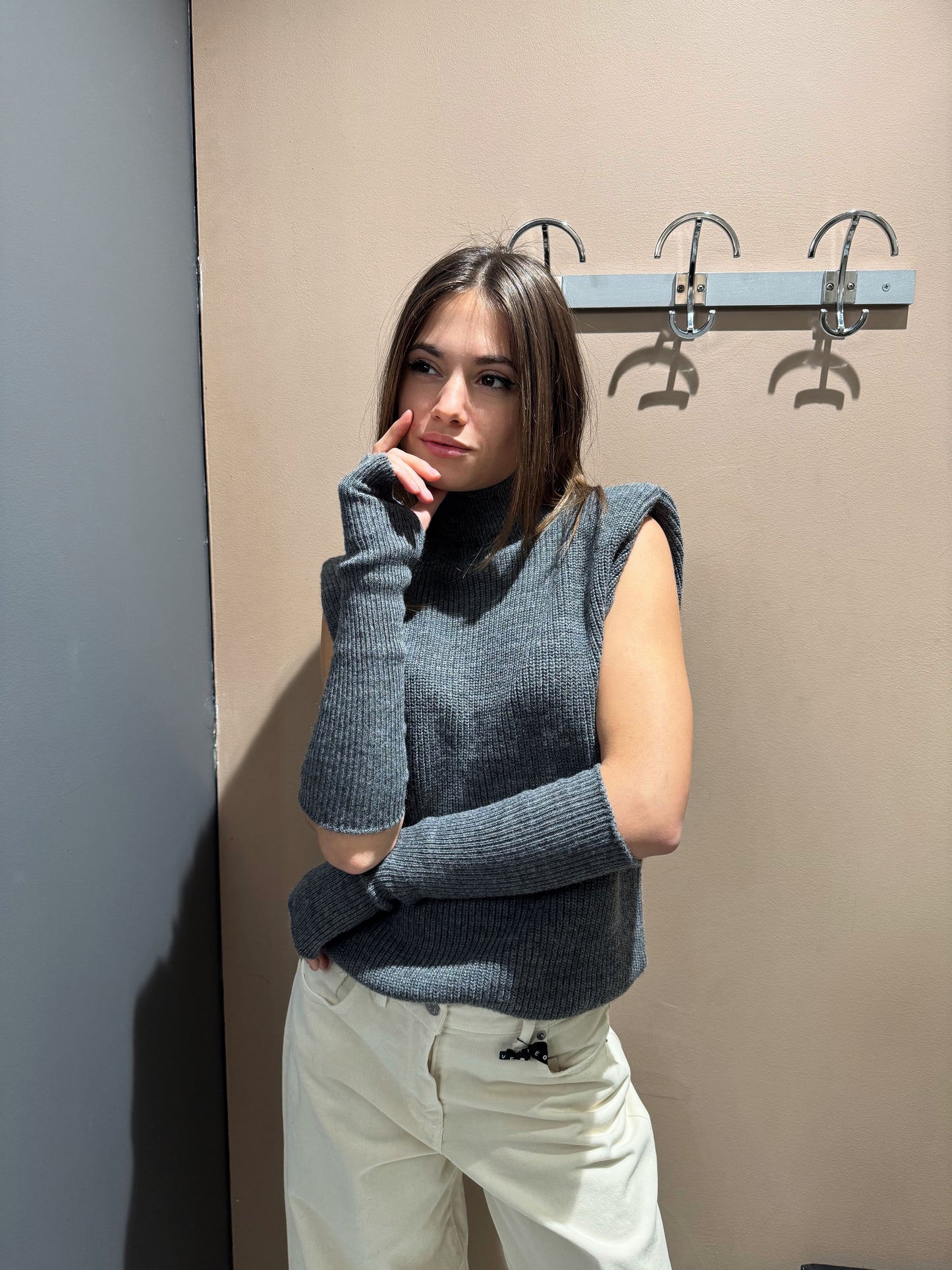 “GILET CON MANICOTTI” Kontatto