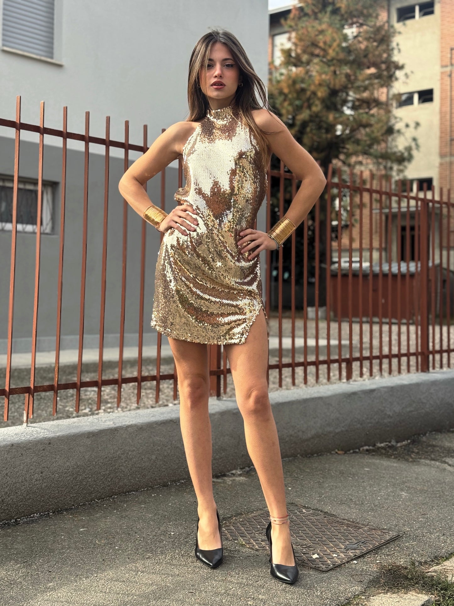 “ABITO PAILLETTES” have one