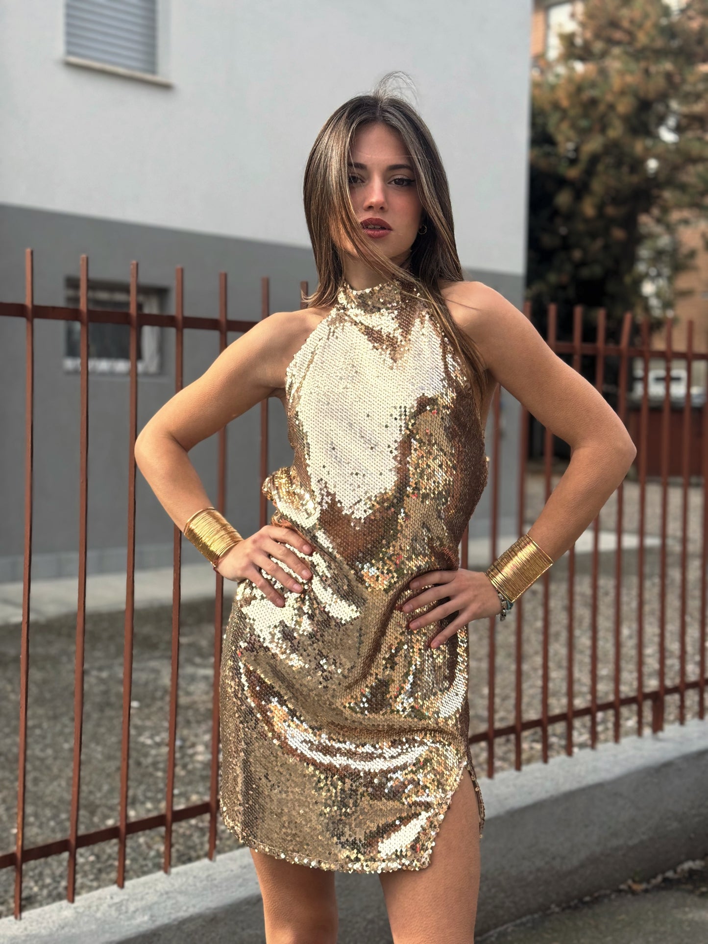 “ABITO PAILLETTES” have one