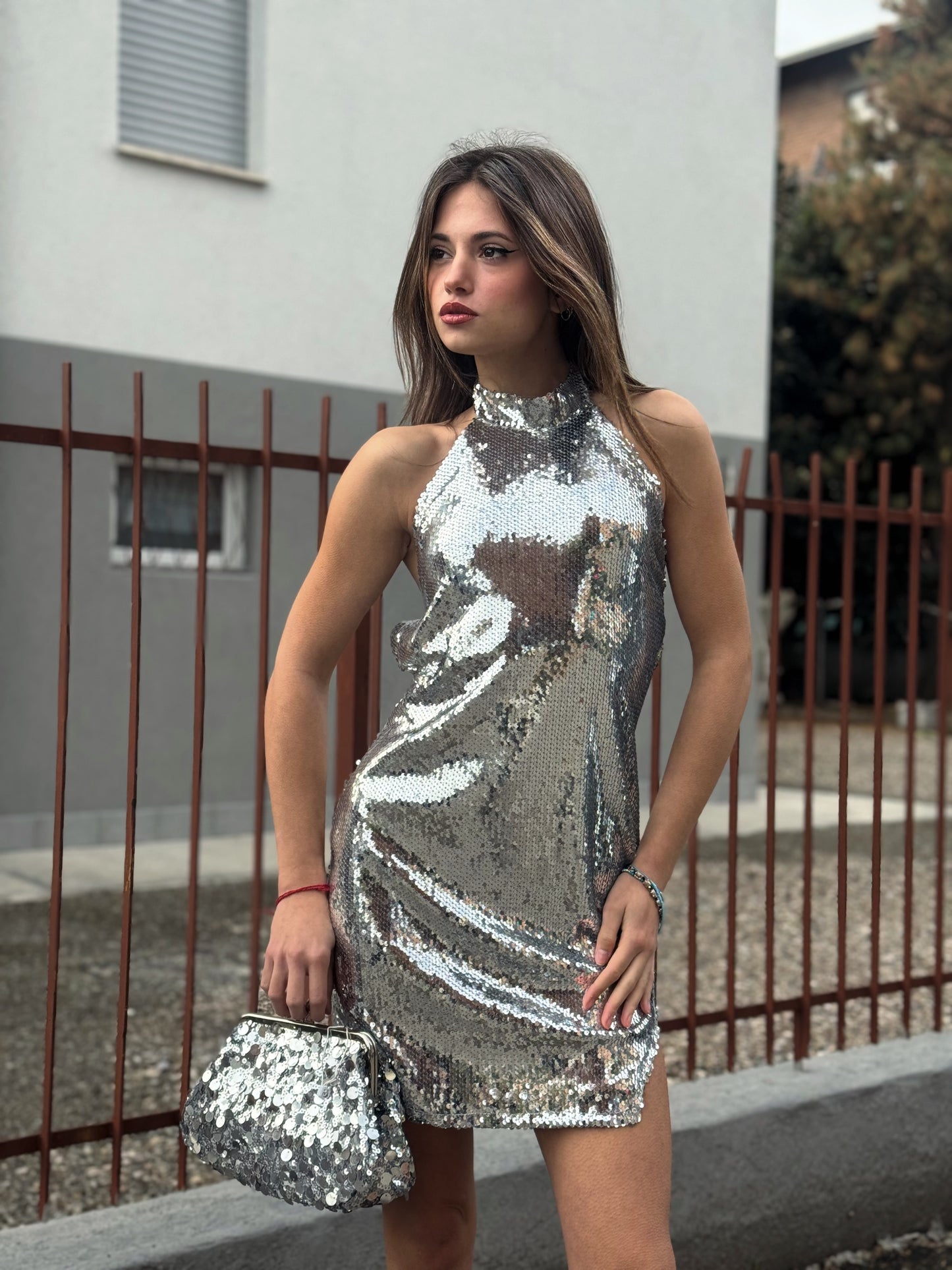 “ABITO PAILLETTES” have one