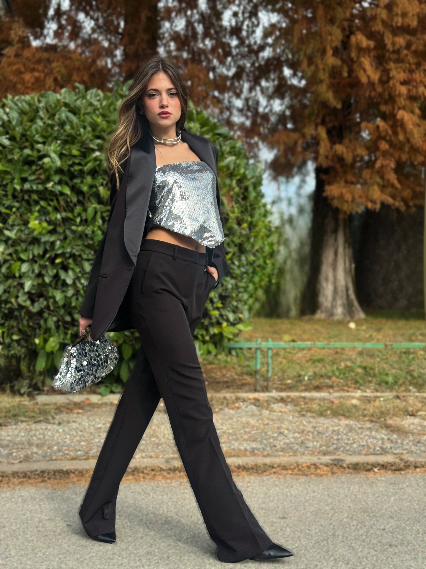 “PANTALONE FLARE” Kontatto