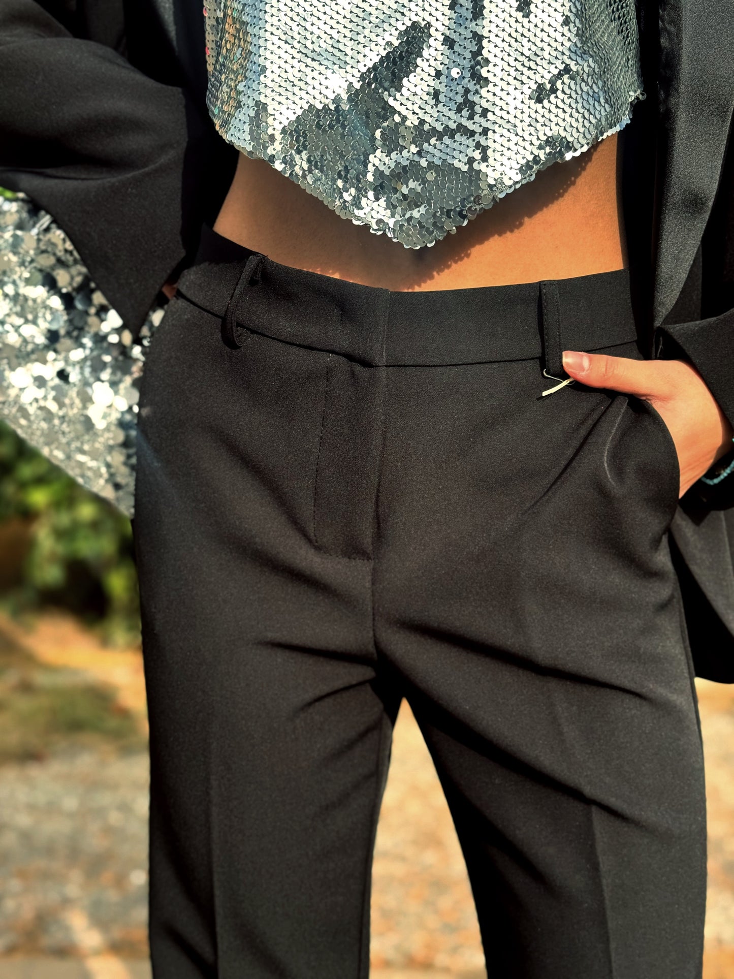 “PANTALONE FLARE” Kontatto