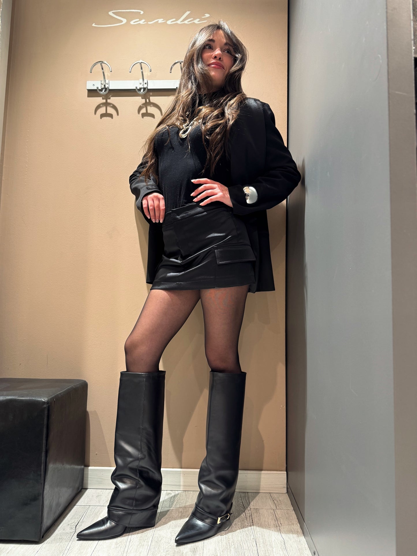 “MINI SHORT RASO” Kontatto