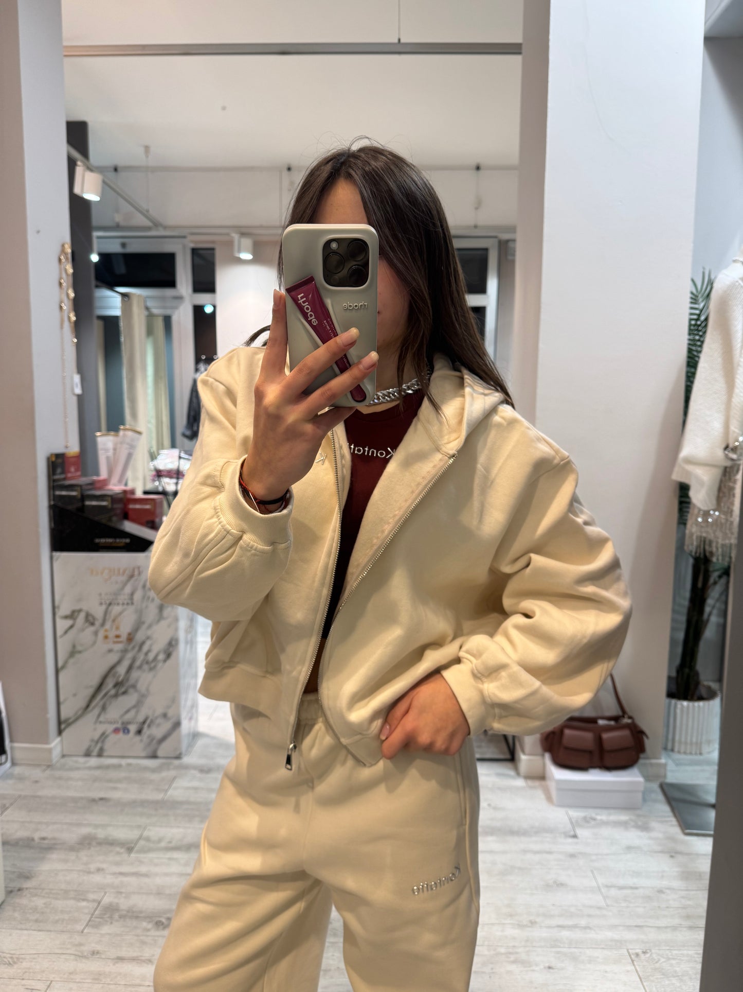 “FELPA CON CAPPUCCIO” Kontatto