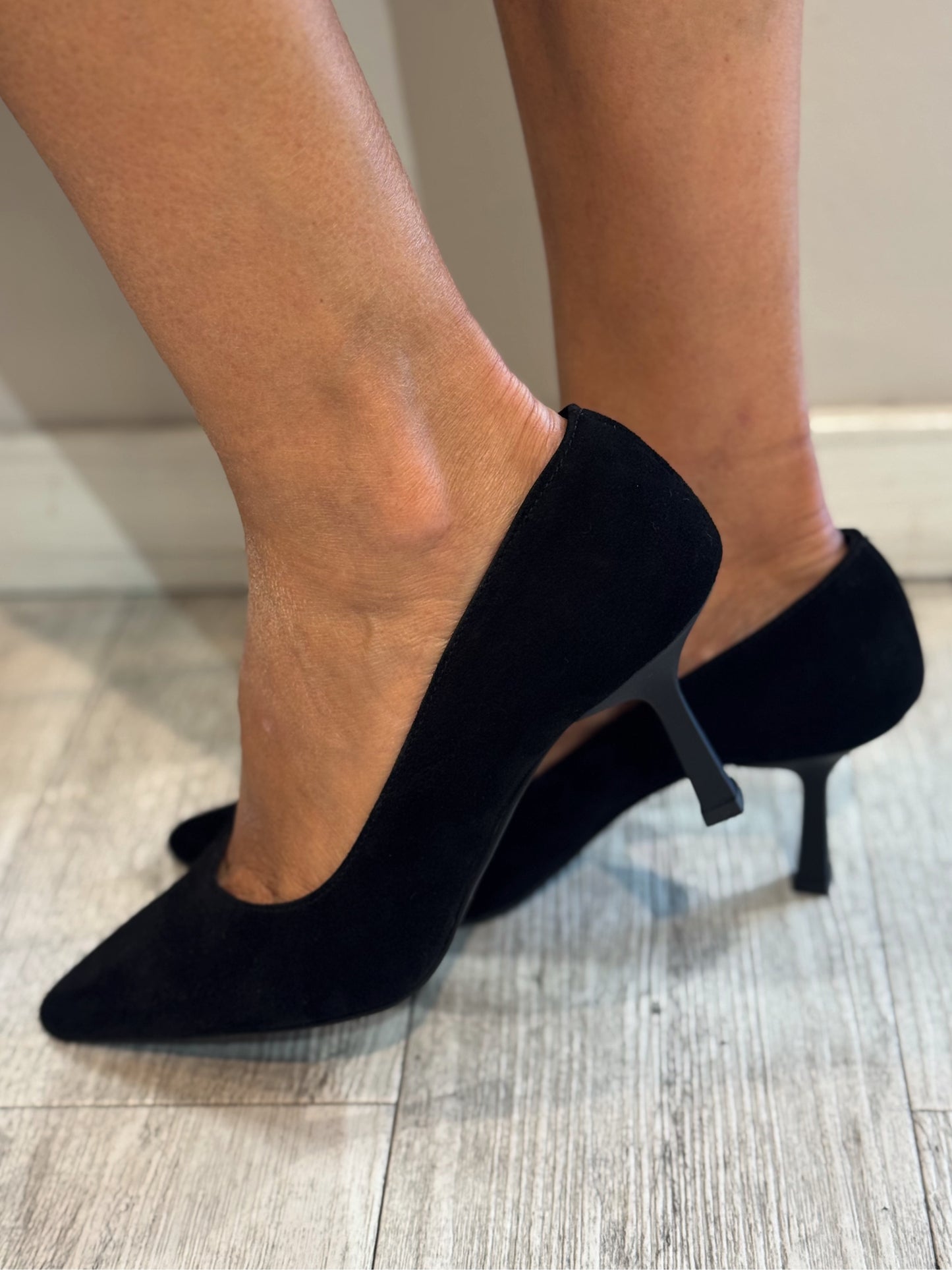 “DÉCOLLETÉ SCAMOSCIATA” Ovyè