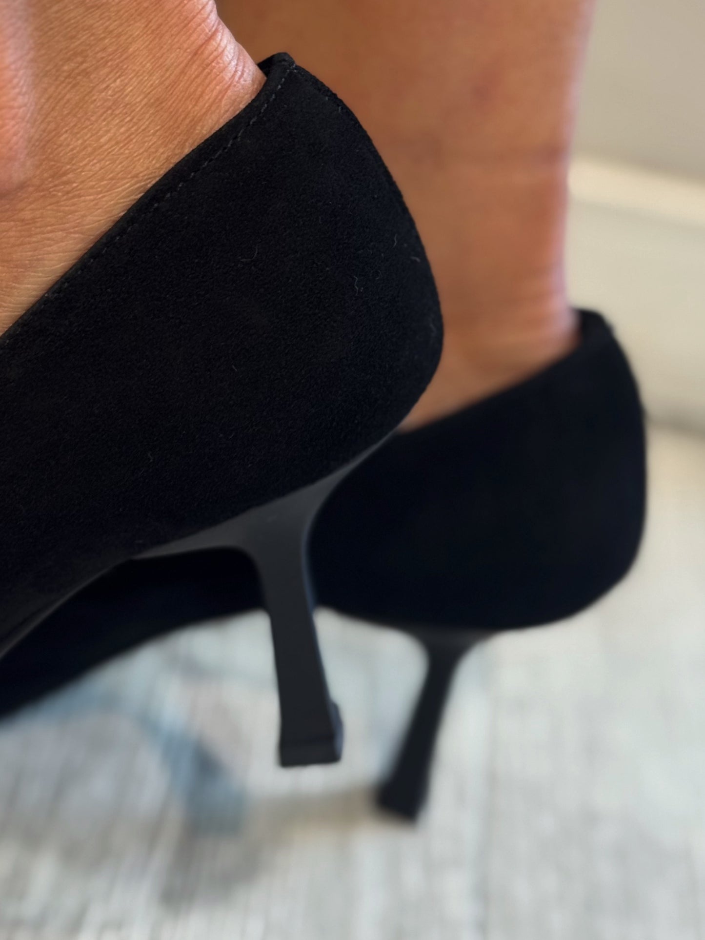 “DÉCOLLETÉ SCAMOSCIATA” Ovyè